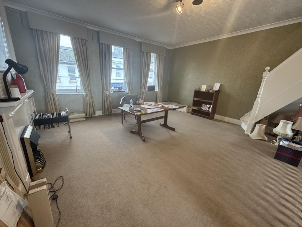Lot: 79 - THREE STOREY COMMERCIAL PROPERTY IN POPULAR LOCATION - First Floor